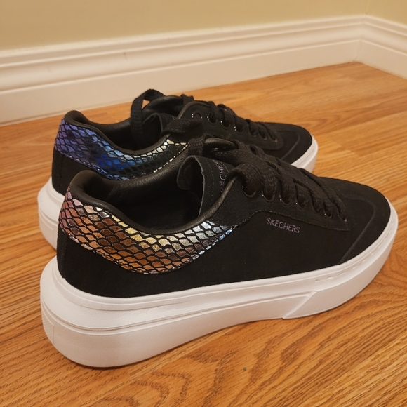 New Women's Skechers Cordova Classic Mirrored athletic shoes US 9 - Picture 1 of 12